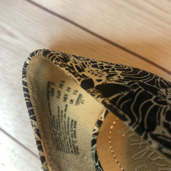 dexflex comfort Women Size 7 Sandals Wedge Heel - Picture 8 of 8